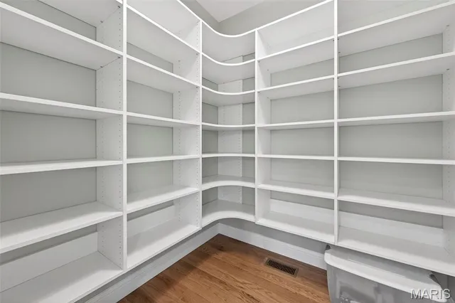 $2,100,000 | 216 West Essex Avenue, St. Louis, MO 63122