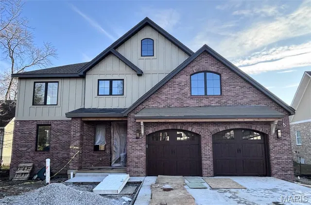 $2,100,000 | 216 West Essex Avenue, St. Louis, MO 63122