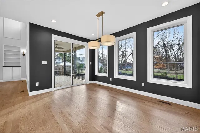 $2,100,000 | 216 West Essex Avenue, St. Louis, MO 63122