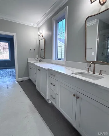 $2,100,000 | 216 West Essex Avenue, St. Louis, MO 63122