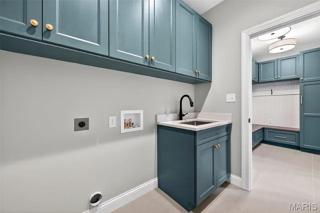 $2,100,000 | 216 West Essex Avenue, St. Louis, MO 63122