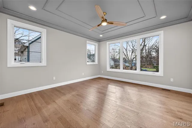 $2,100,000 | 216 West Essex Avenue, St. Louis, MO 63122