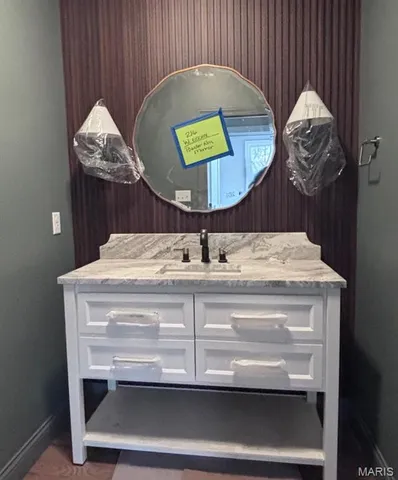 $2,100,000 | 216 West Essex Avenue, St. Louis, MO 63122