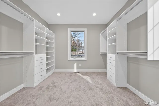 $2,100,000 | 216 West Essex Avenue, St. Louis, MO 63122