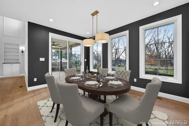 $2,100,000 | 216 West Essex Avenue, St. Louis, MO 63122