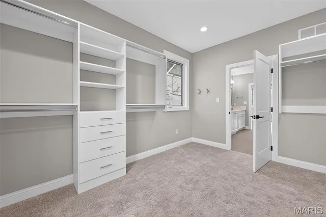 $2,100,000 | 216 West Essex Avenue, St. Louis, MO 63122