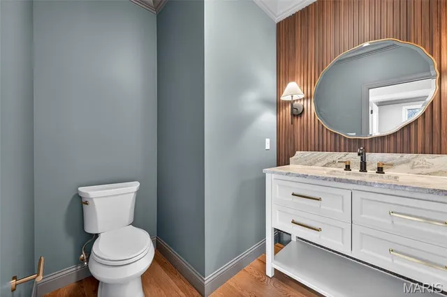 $2,100,000 | 216 West Essex Avenue, St. Louis, MO 63122