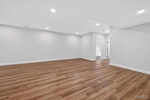 $2,100,000 | 216 West Essex Avenue, St. Louis, MO 63122