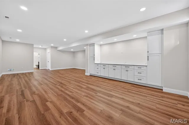 $2,100,000 | 216 West Essex Avenue, St. Louis, MO 63122