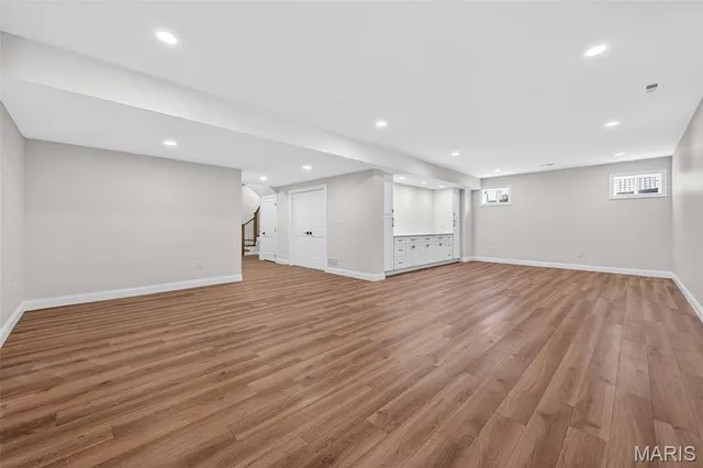 $2,100,000 | 216 West Essex Avenue, St. Louis, MO 63122