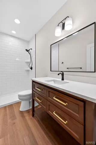 $2,100,000 | 216 West Essex Avenue, St. Louis, MO 63122