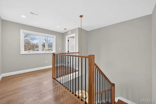 $2,100,000 | 216 West Essex Avenue, St. Louis, MO 63122