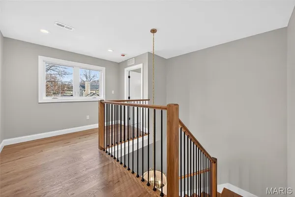 $2,080,000 | 216 West Essex Avenue, St. Louis, MO 63122