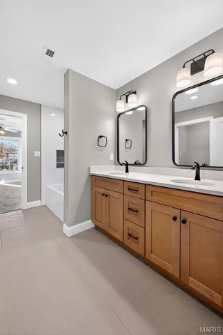 $2,100,000 | 216 West Essex Avenue, St. Louis, MO 63122