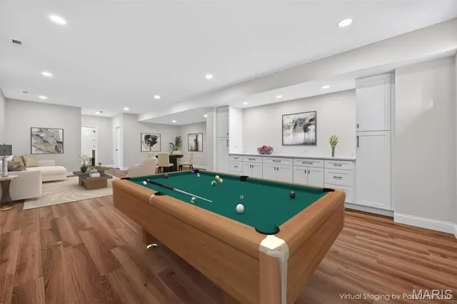 $2,100,000 | 216 West Essex Avenue, St. Louis, MO 63122