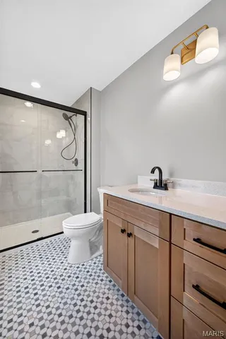 $2,100,000 | 216 West Essex Avenue, St. Louis, MO 63122