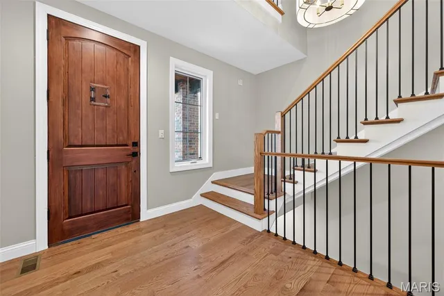 $2,100,000 | 216 West Essex Avenue, St. Louis, MO 63122