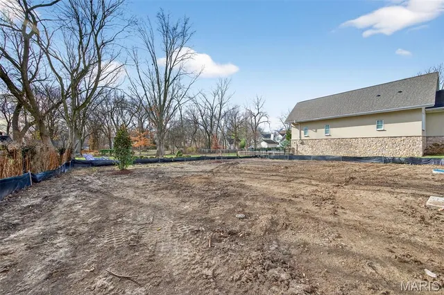 $2,100,000 | 216 West Essex Avenue, St. Louis, MO 63122