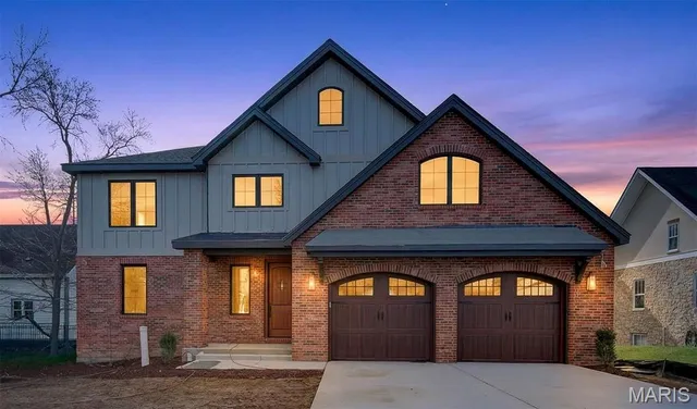 $2,100,000 | 216 West Essex Avenue, St. Louis, MO 63122