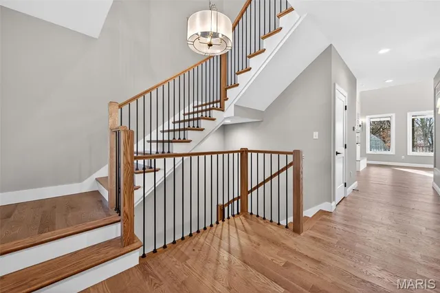 $2,100,000 | 216 West Essex Avenue, St. Louis, MO 63122