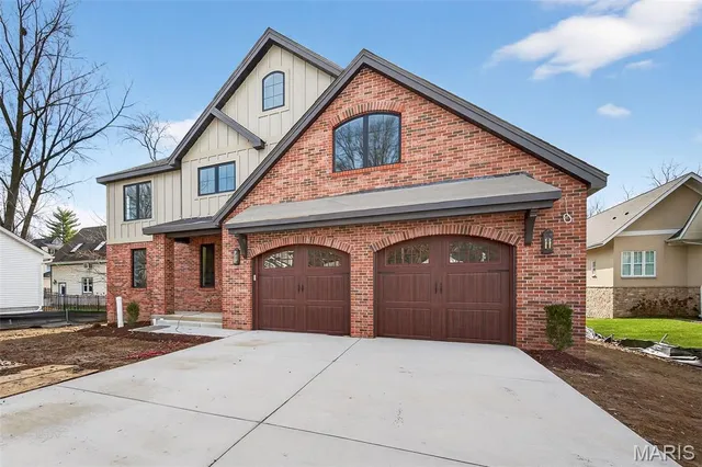 $2,100,000 | 216 West Essex Avenue, St. Louis, MO 63122