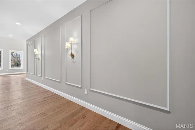 $2,100,000 | 216 West Essex Avenue, St. Louis, MO 63122