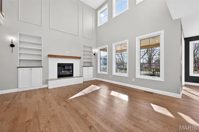 $2,100,000 | 216 West Essex Avenue, St. Louis, MO 63122