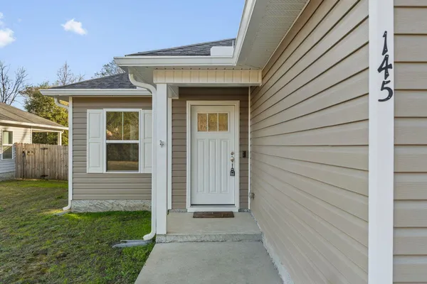 $1,600 | 145 4th Avenue, Crestview, FL 32539