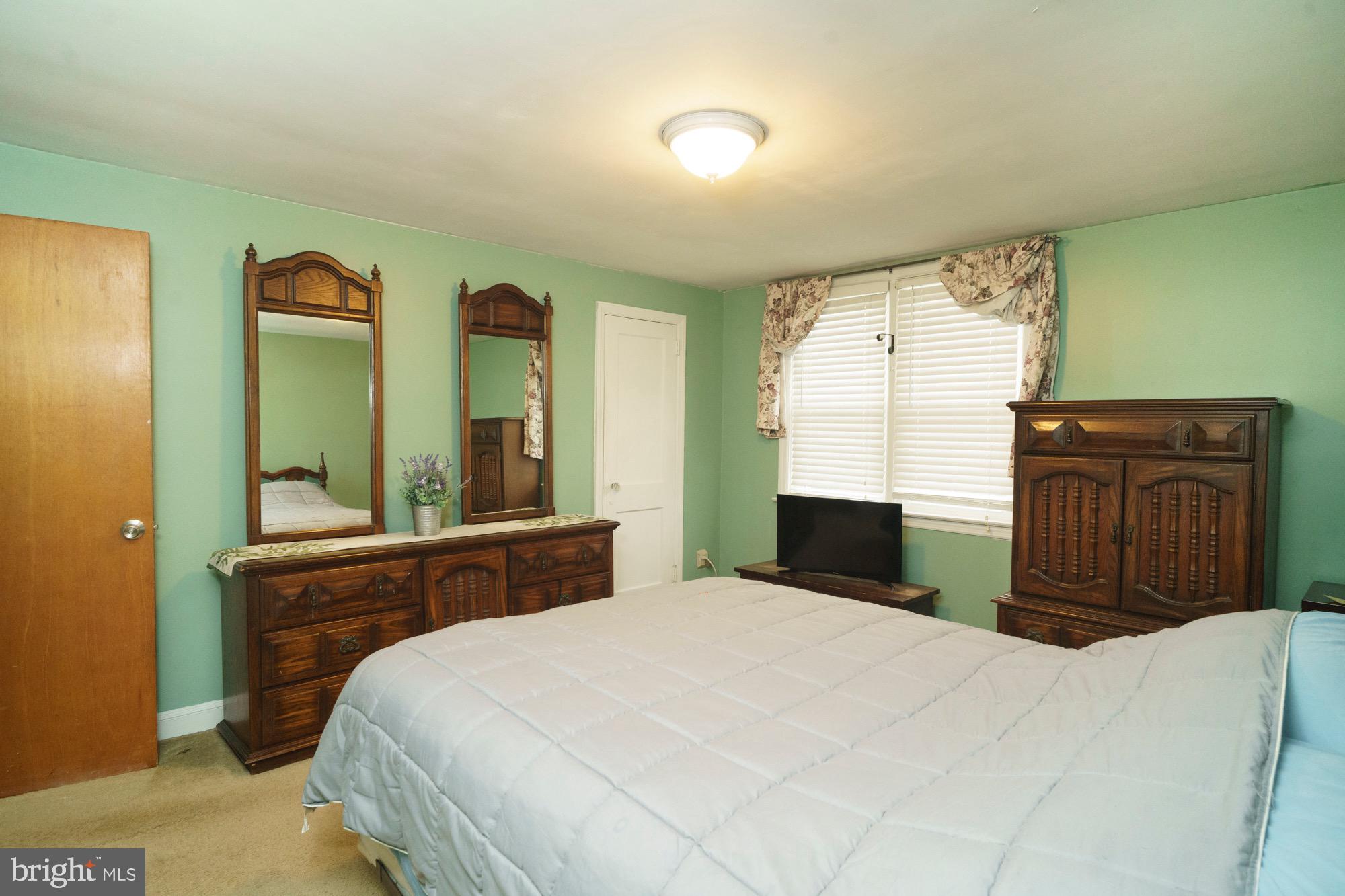 11 Winthrop Road Darby, PA 19023 - Photo 13 of 22 Primary Bedroom