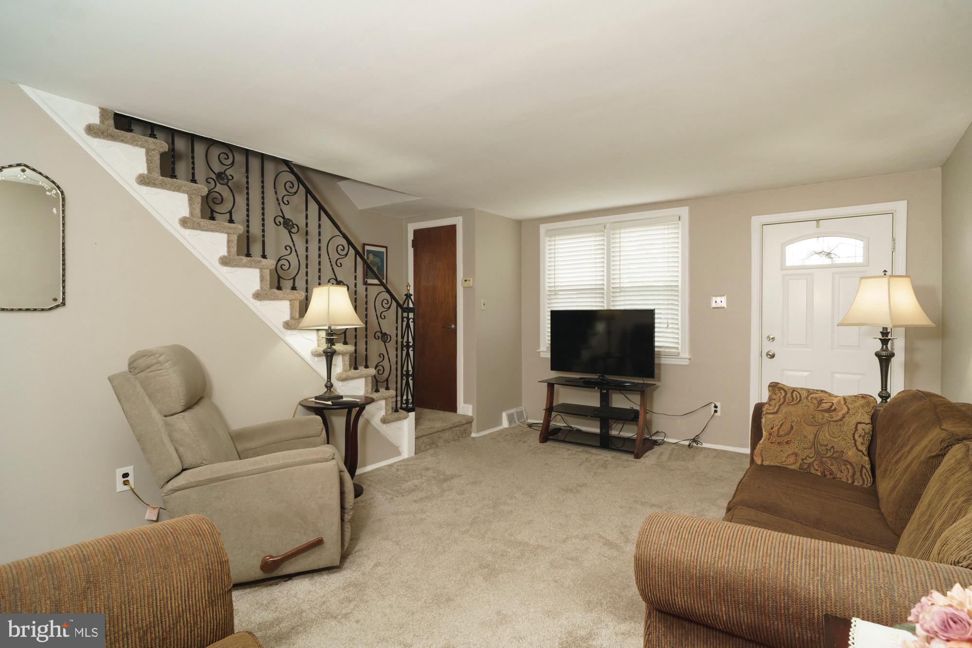 11 Winthrop Road Darby, PA 19023 - Photo 3 of 22 Living Room