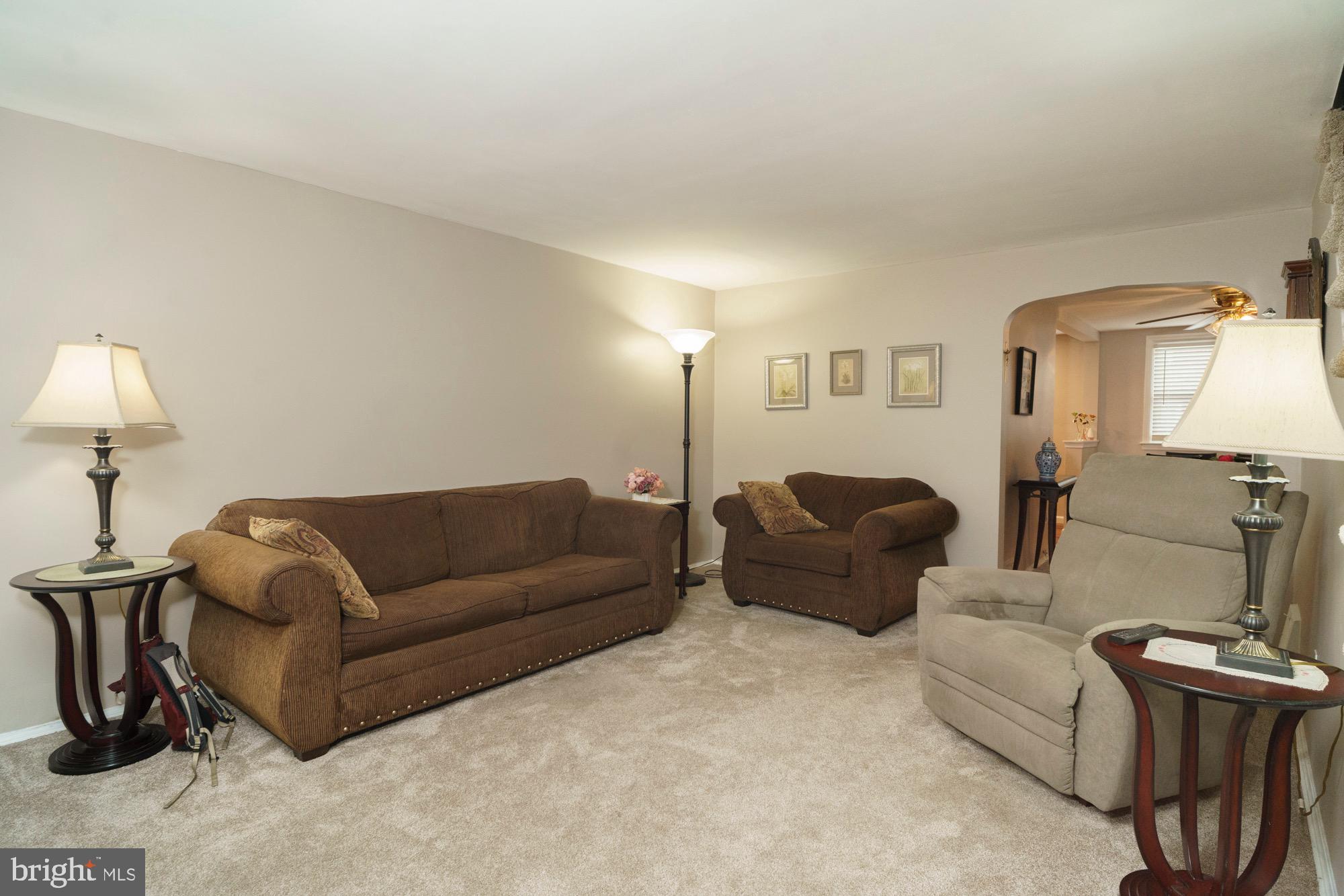 11 Winthrop Road Darby, PA 19023 - Photo 4 of 22 Living Room