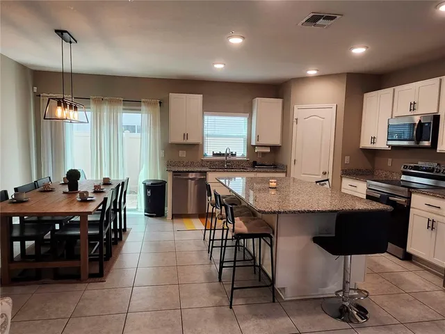 $2,400 | 4718 Legendary Oak Street, Tampa, FL 33610