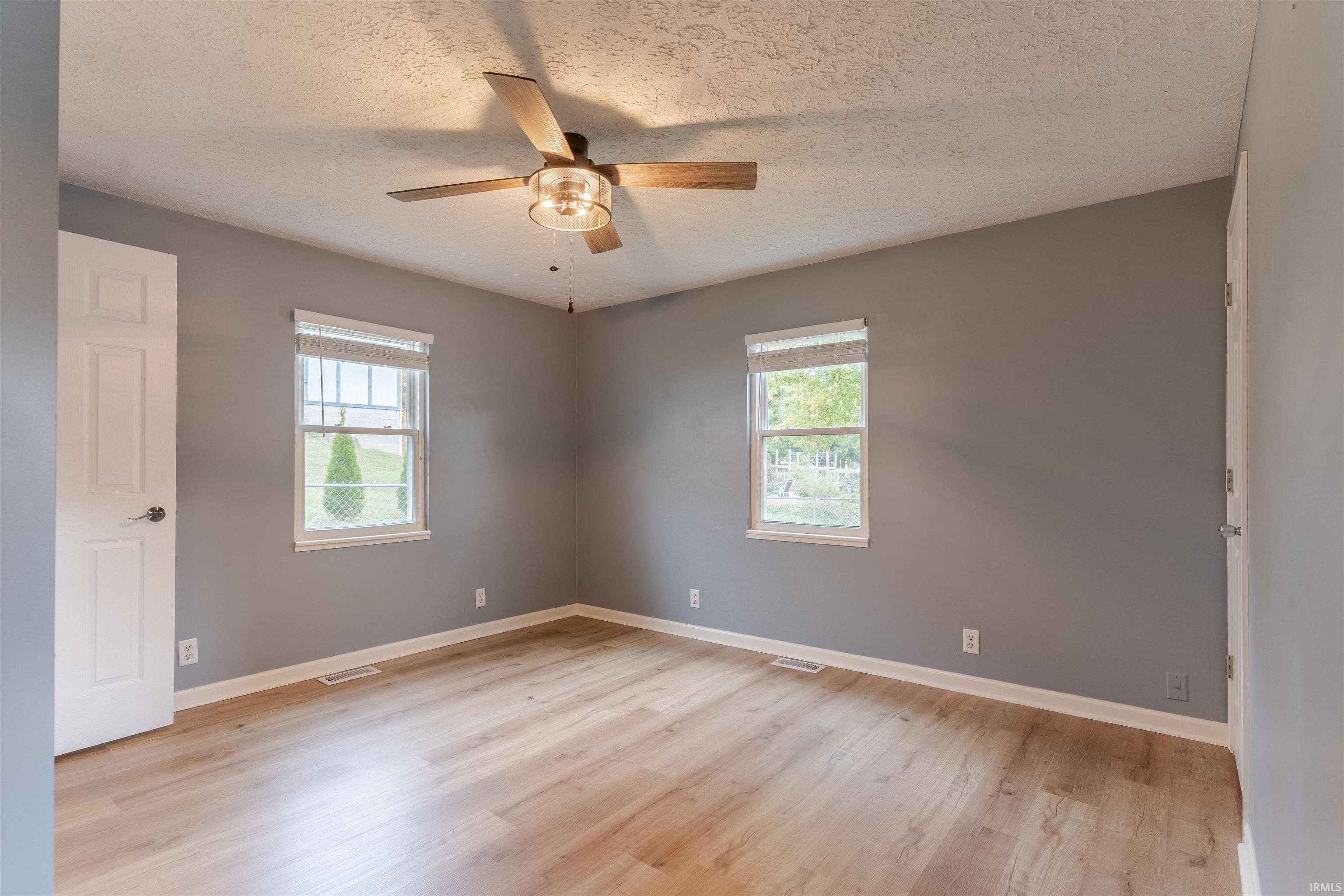 405 Middle Street Newburgh, IN 47630 - Photo 12 of 29