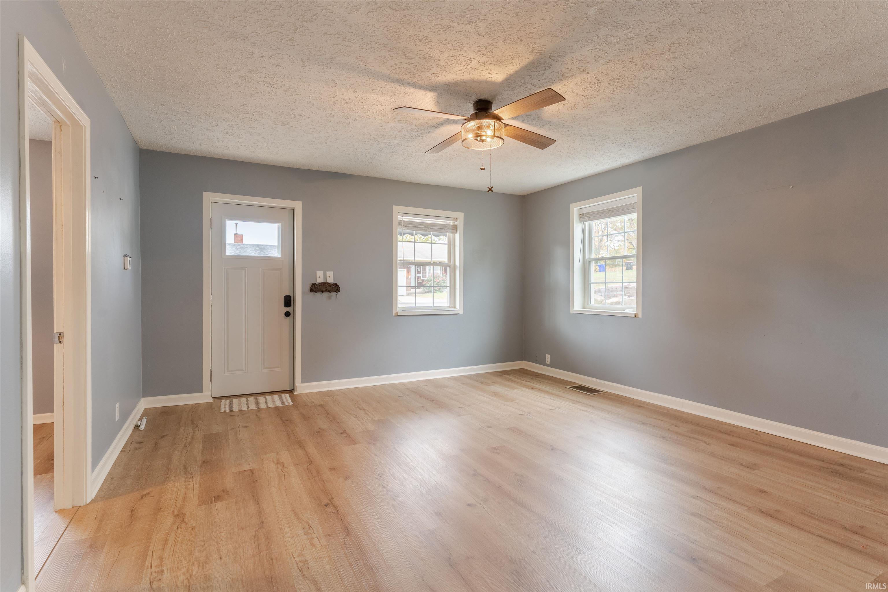 405 Middle Street Newburgh, IN 47630 - Photo 4 of 29