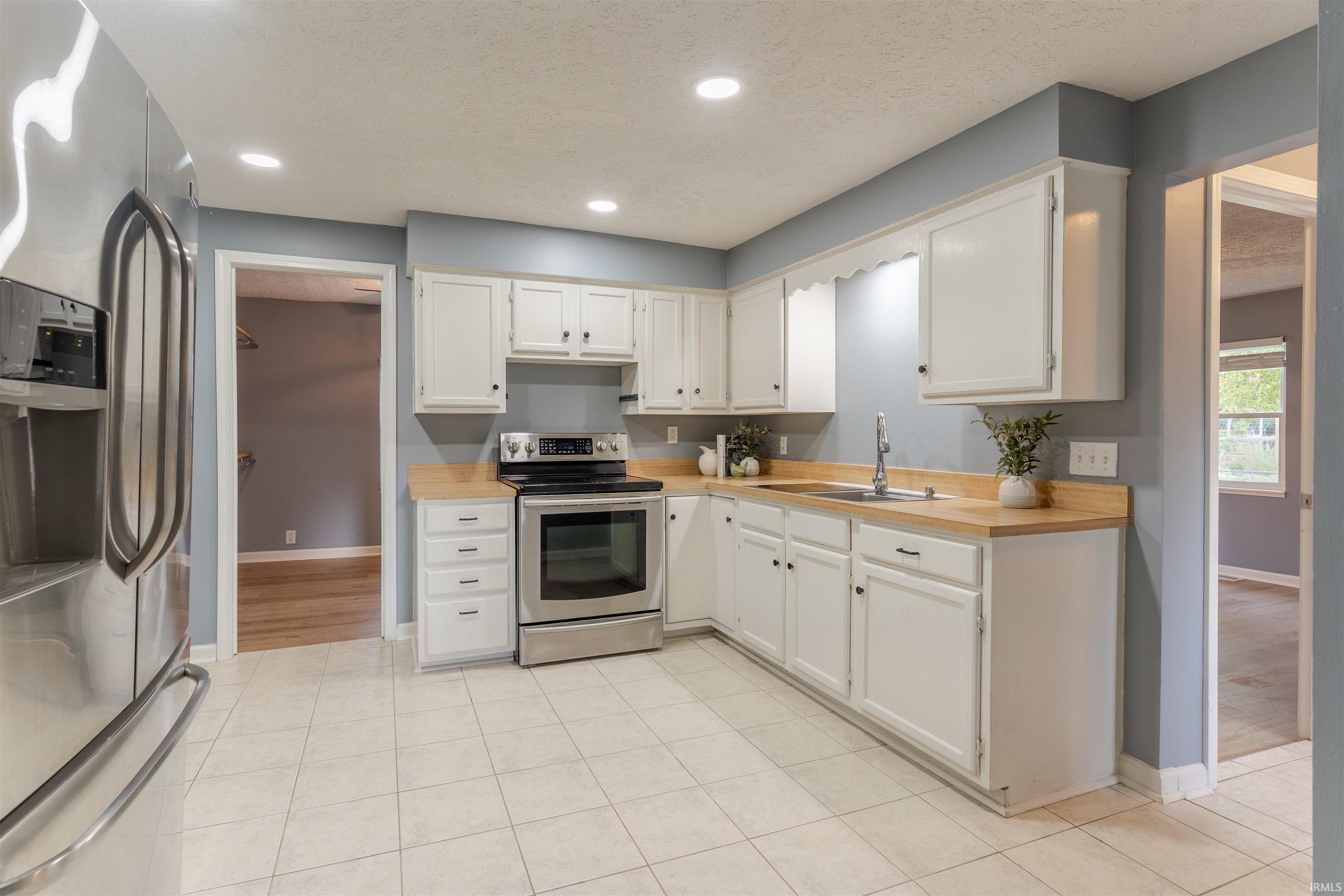 405 Middle Street Newburgh, IN 47630 - Photo 8 of 29