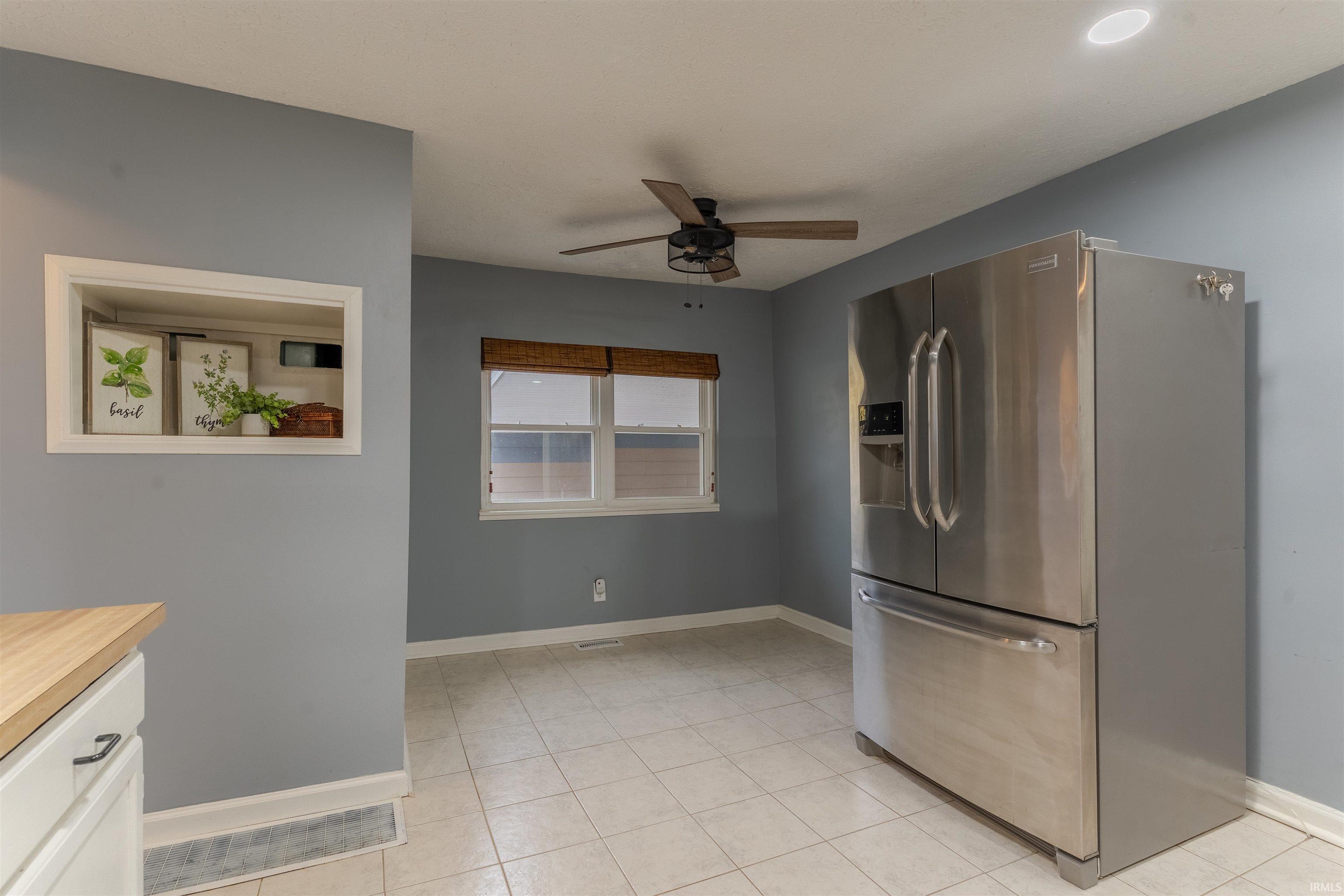 405 Middle Street Newburgh, IN 47630 - Photo 9 of 29