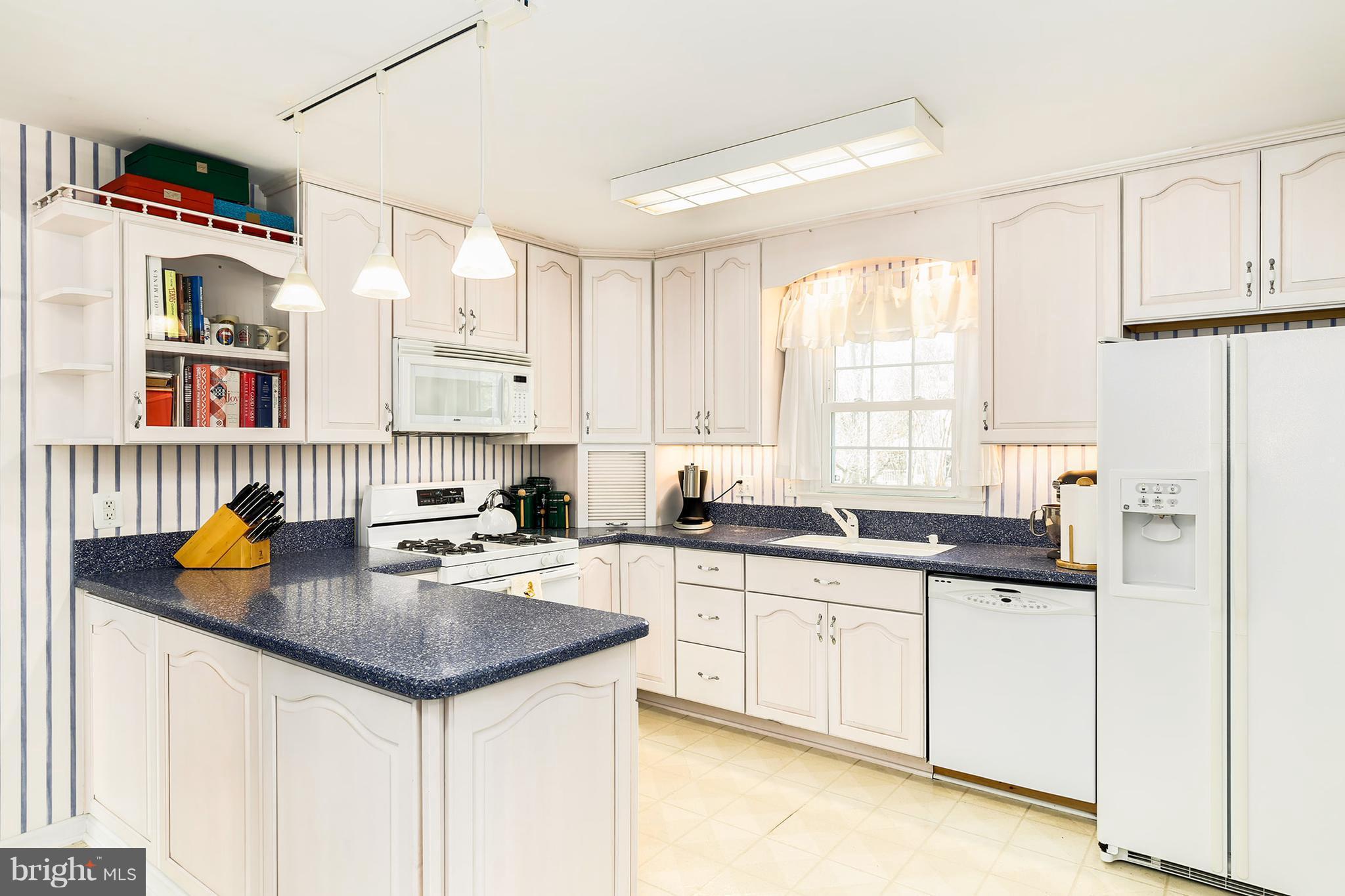 13900 Poplar Tree Road Chantilly, VA 20151 - Photo 12 of 30 Kitchen