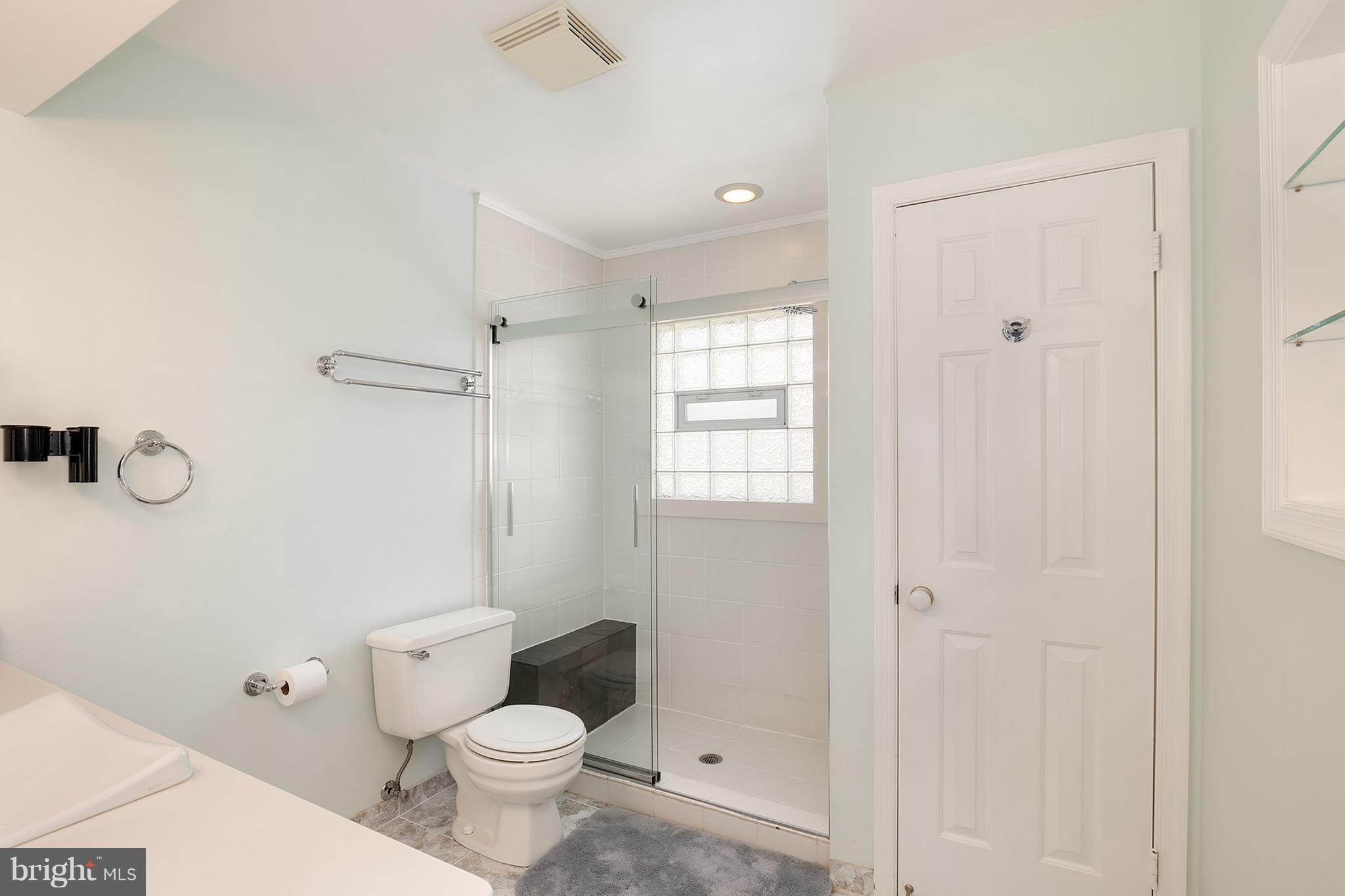 13900 Poplar Tree Road Chantilly, VA 20151 - Photo 23 of 30 Bath (Master)