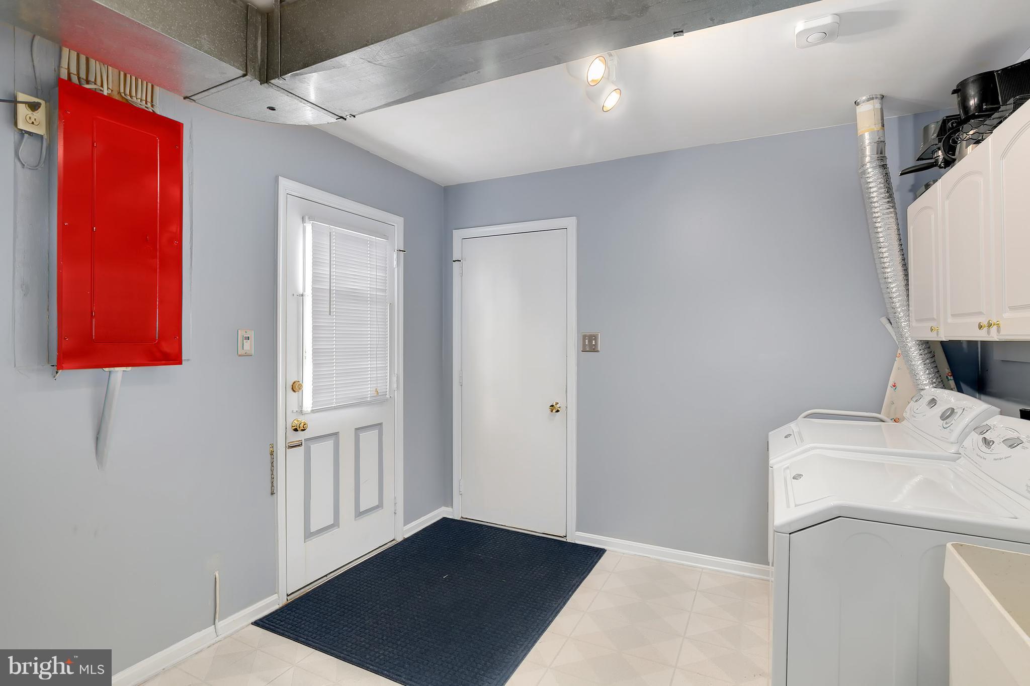 13900 Poplar Tree Road Chantilly, VA 20151 - Photo 25 of 30 Laundry Room