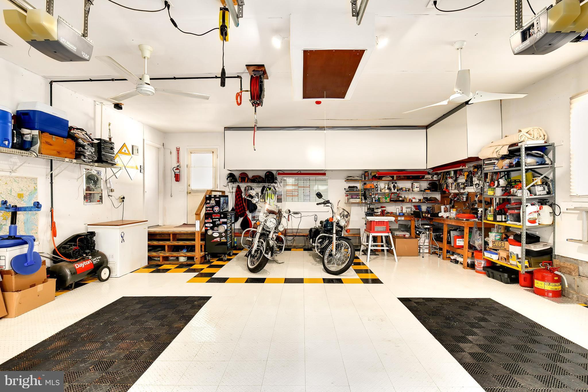 13900 Poplar Tree Road Chantilly, VA 20151 - Photo 27 of 30 Garage