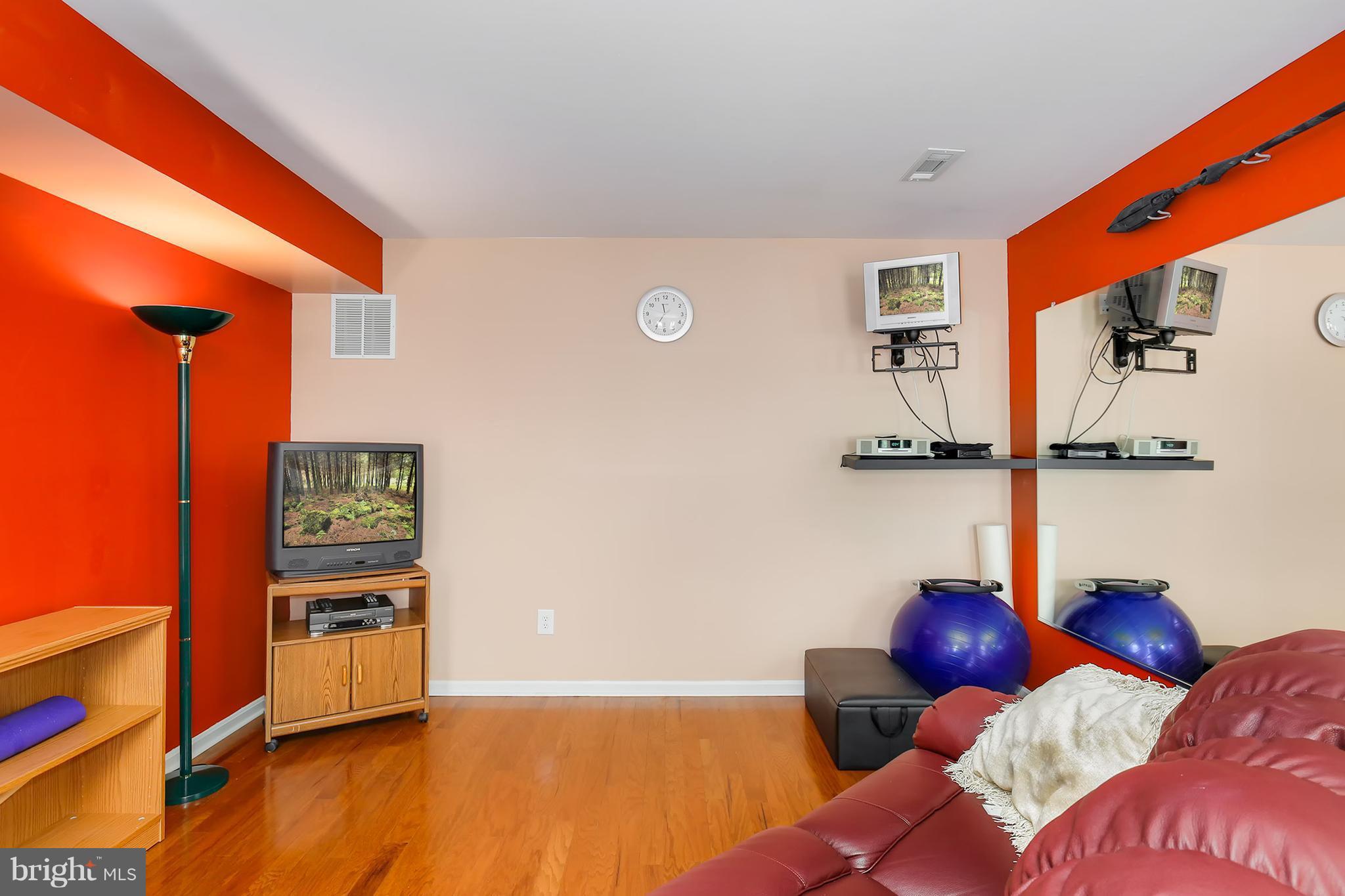13900 Poplar Tree Road Chantilly, VA 20151 - Photo 7 of 30 Family Room