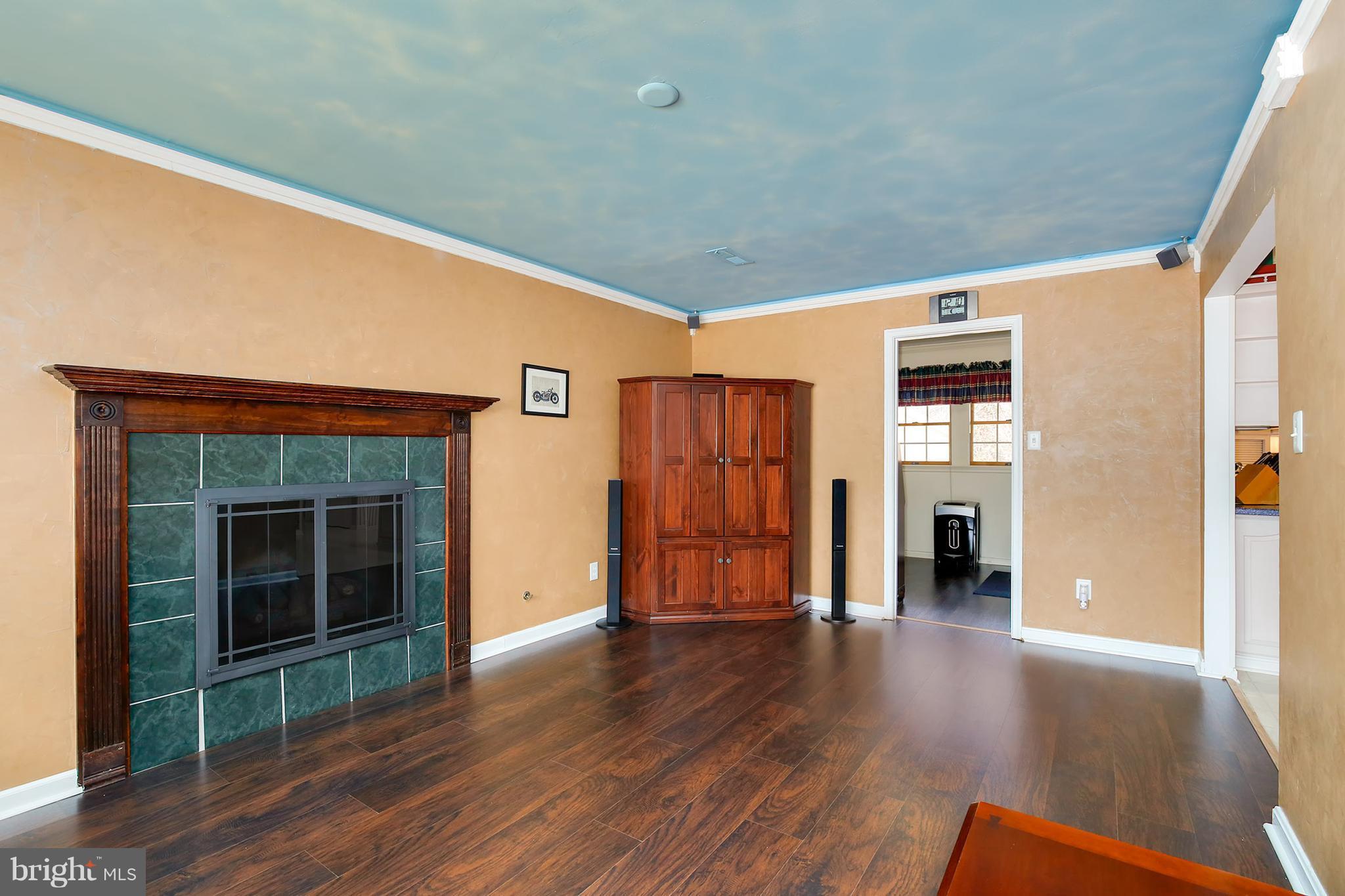 13900 Poplar Tree Road Chantilly, VA 20151 - Photo 9 of 30 Living Room