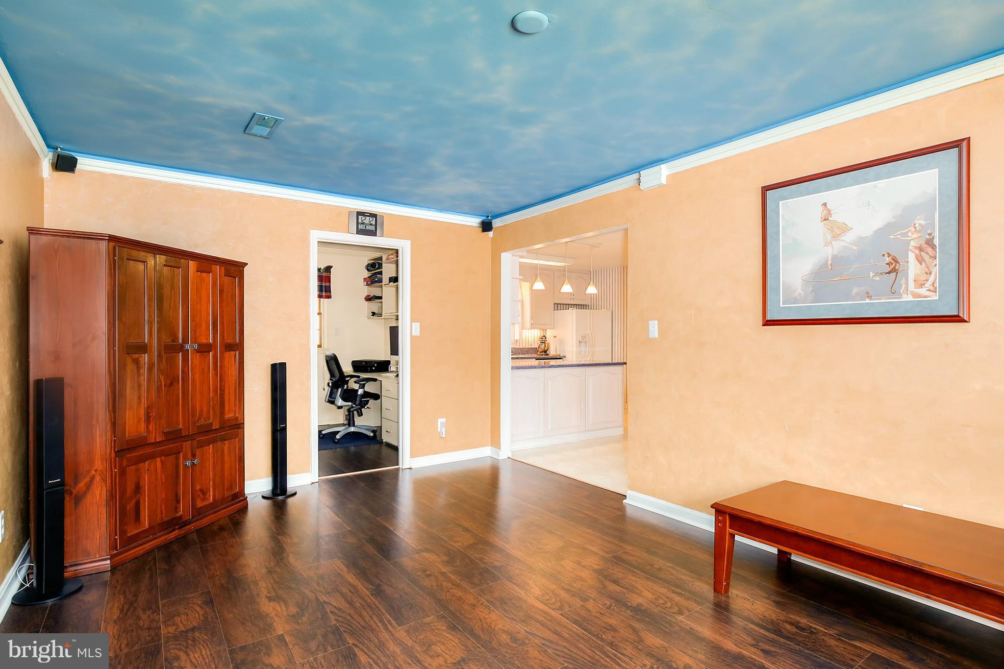 13900 Poplar Tree Road Chantilly, VA 20151 - Photo 10 of 30 Living Room
