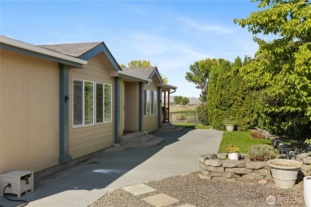 a view of a backyard with sitting area
