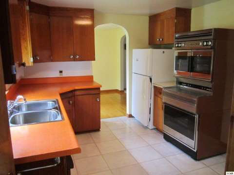 719 South Meridian Road Hudson, MI 49247 - Photo 7 of 9 20414229-6.JPG