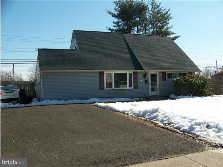 66 Queen Lily Road Levittown, PA 19057 - Photo 1 of 16 Gallery Image 1