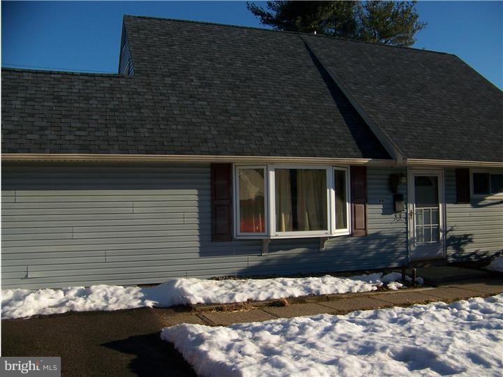 66 Queen Lily Road Levittown, PA 19057 - Photo 2 of 16 Gallery Image 2