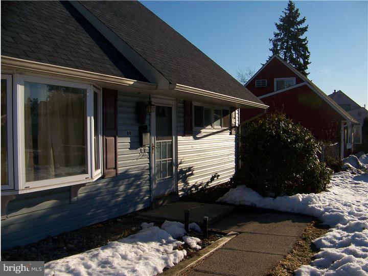 66 Queen Lily Road Levittown, PA 19057 - Photo 3 of 16 Gallery Image 3