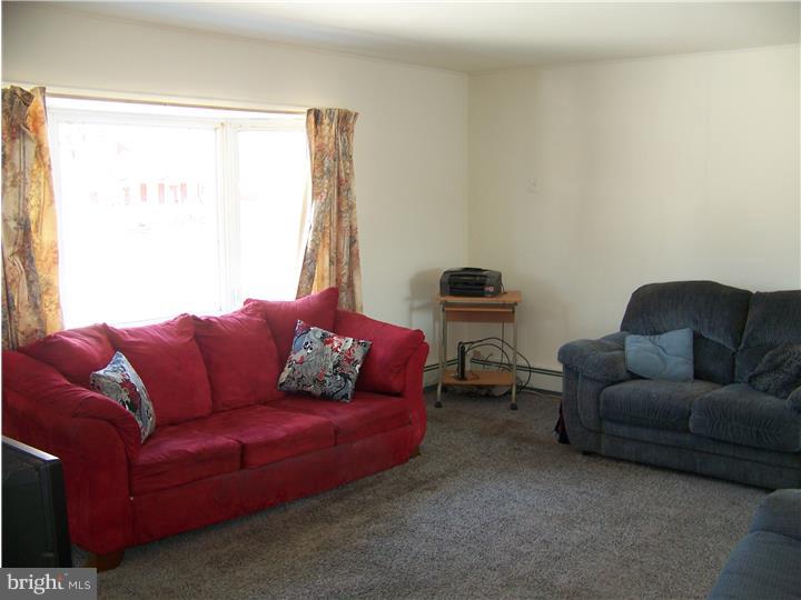 66 Queen Lily Road Levittown, PA 19057 - Photo 4 of 16 Gallery Image 4