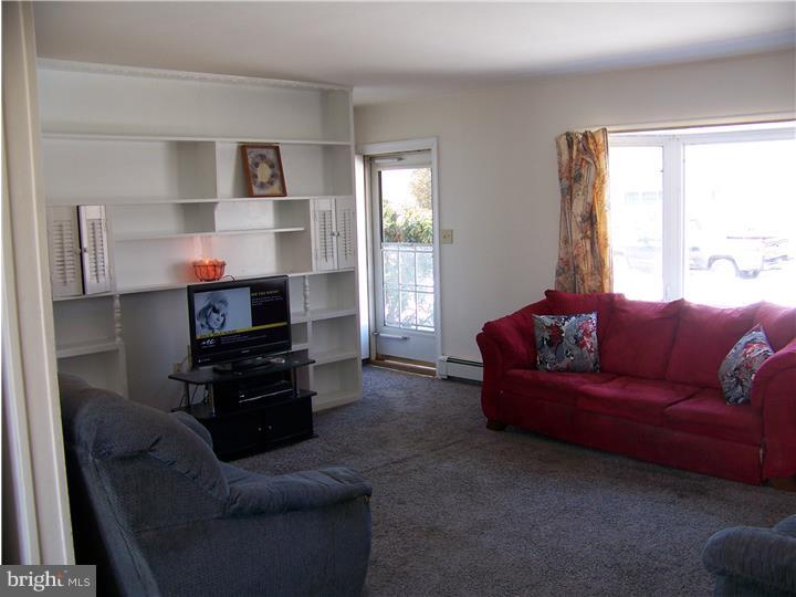 66 Queen Lily Road Levittown, PA 19057 - Photo 5 of 16 Gallery Image 5